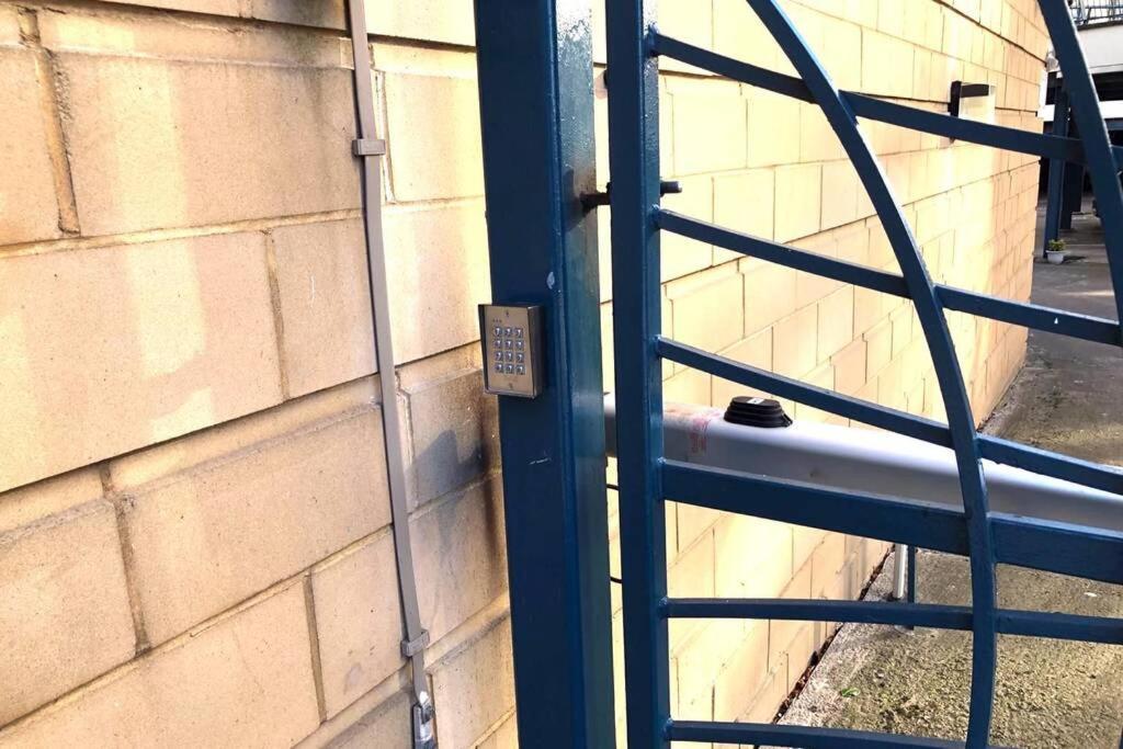 Waterfront Living In Leith With Free Parking! Apartment Edinburgh Ngoại thất bức ảnh