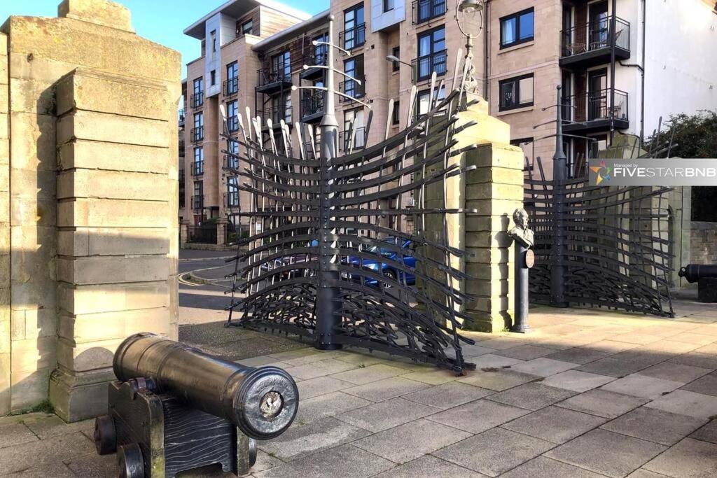 Waterfront Living In Leith With Free Parking! Apartment Edinburgh Ngoại thất bức ảnh